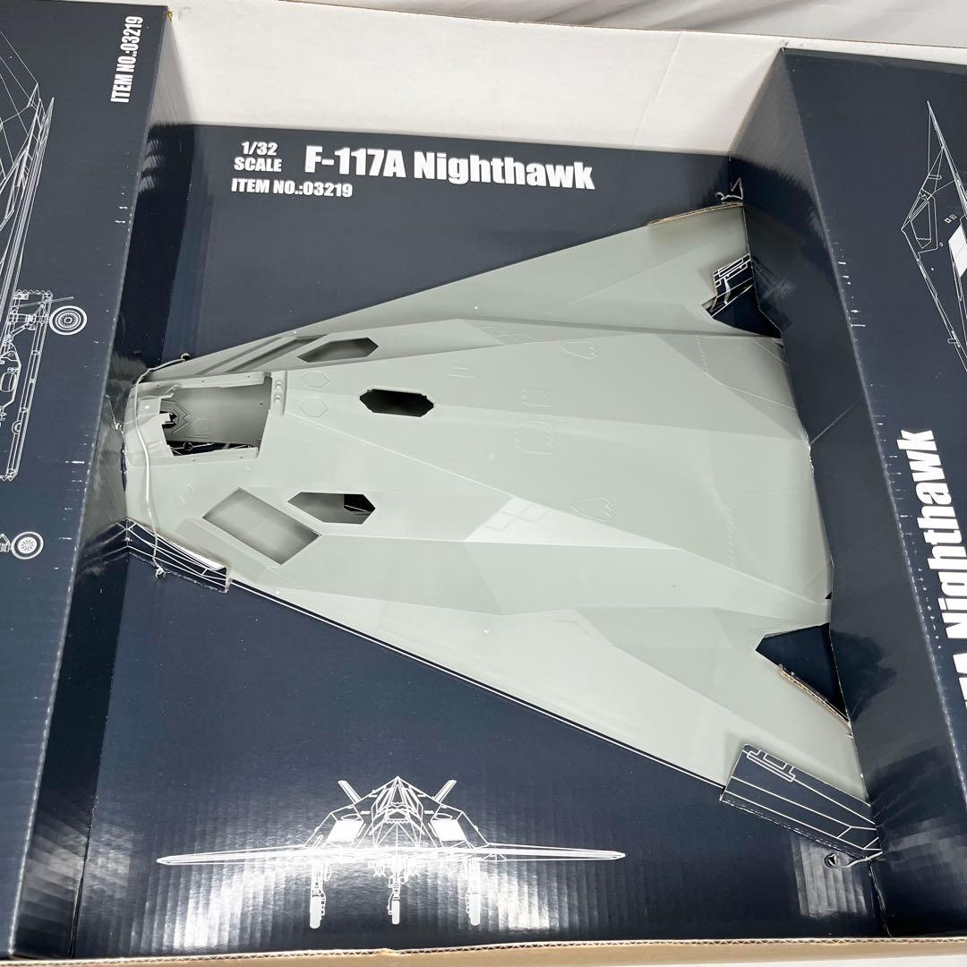 トランペッター 1/32 アメリカ空軍 F-117A ナイトホーク プラモデル