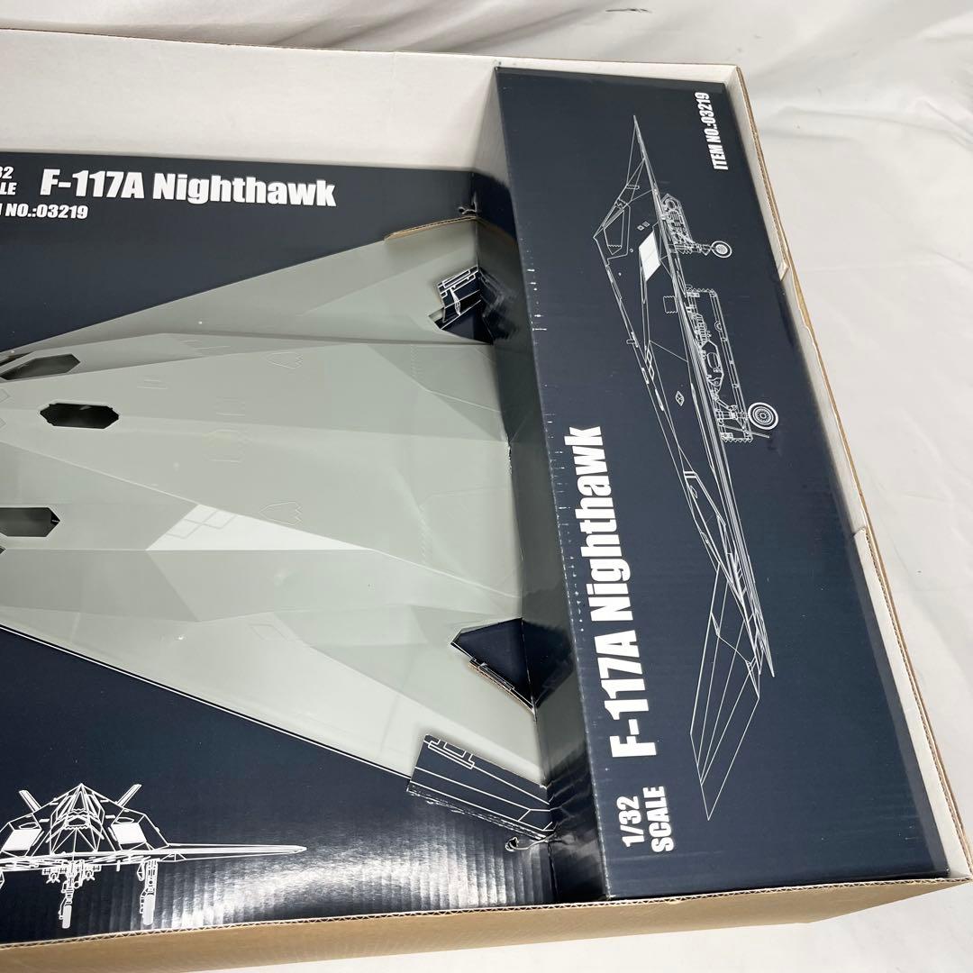 トランペッター 1/32 アメリカ空軍 F-117A ナイトホーク プラモデル