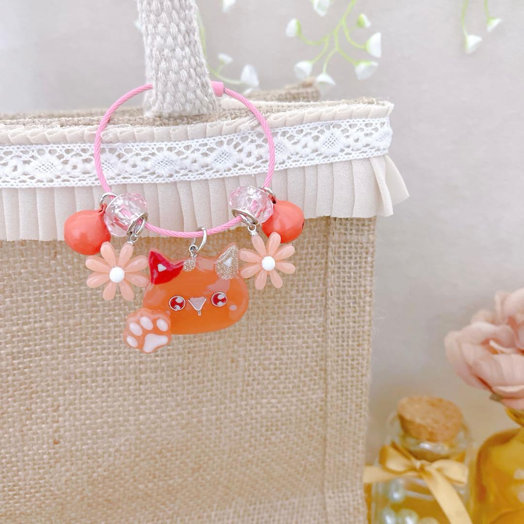 レジン キョロ三毛ちゃんのお花ひらひらワイヤーリングキーホルダー☺︎
