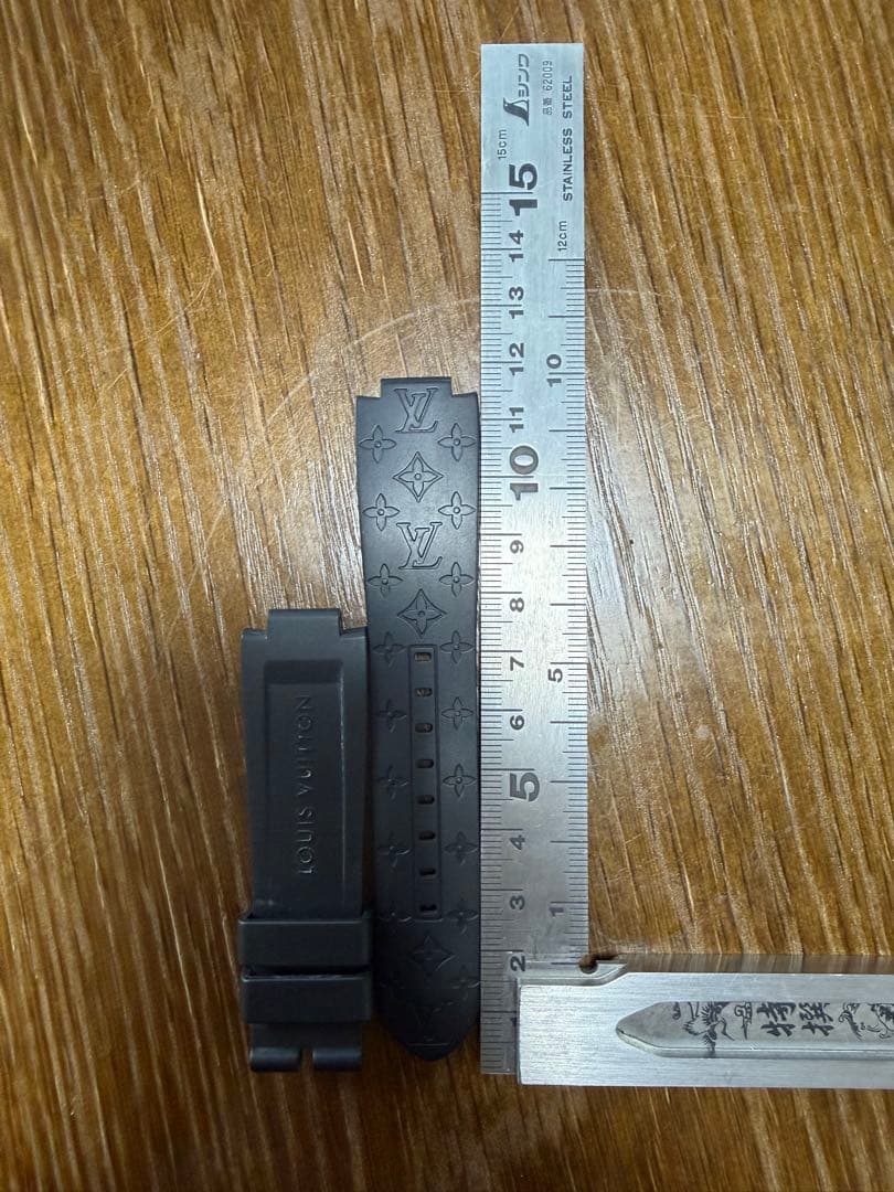 LOUIS VUITTON ルイヴィトン　時計　バンド　ラバー