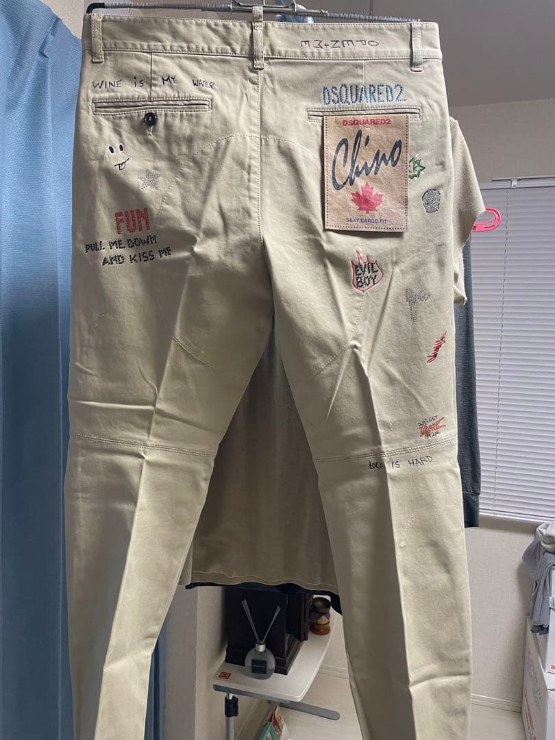 DSQUARED2ペイントラインストーン入りパンツ