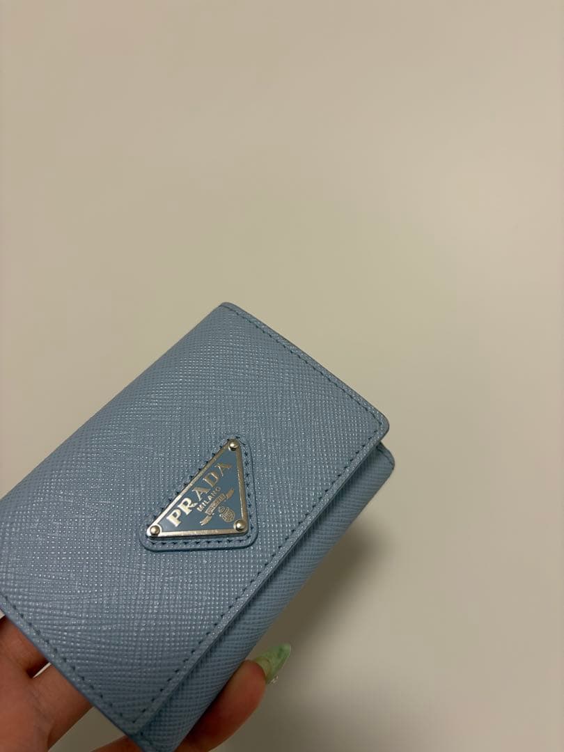 PRADA サフィアーノ トライアングル レザー 三つ折り財布 水色 ウォレット