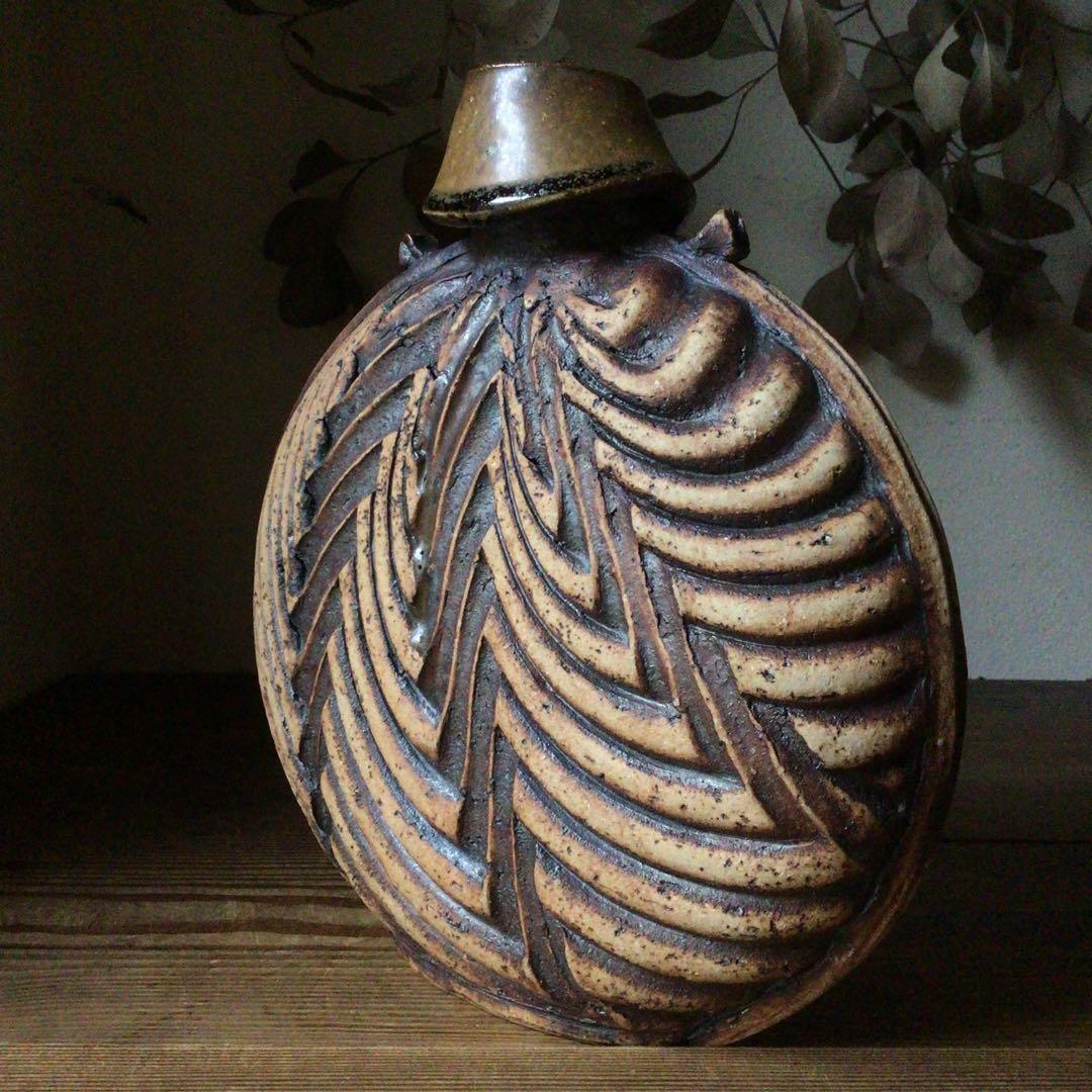 No3660  草文扁壺　陶芸　民藝　陶磁器　一輪挿し　花器　花入　壺　送料無料