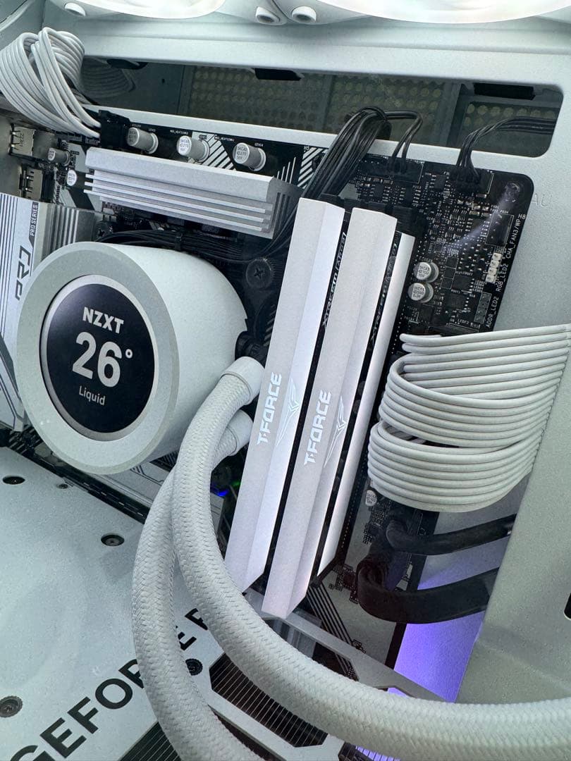 メモリ : xtreem white ddr4 3200mhz 16gb×2枚