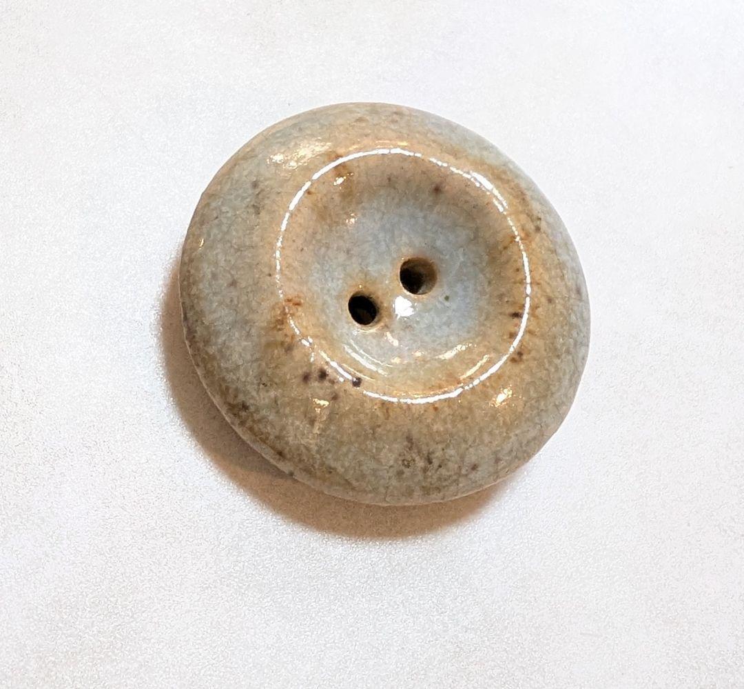 No.0320　ルーシー·リー　陶器ボタンA