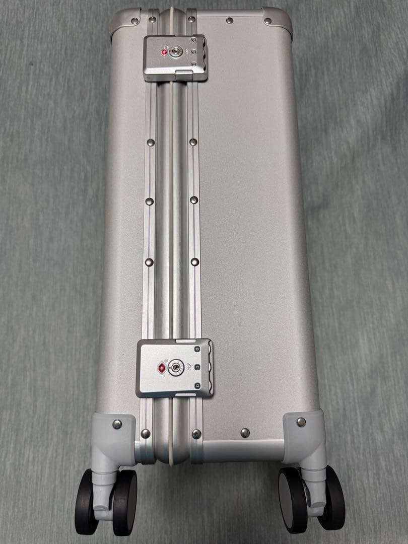 限定値下 新品 Magne 最軽量 スーツケース＋専用バック4個付き