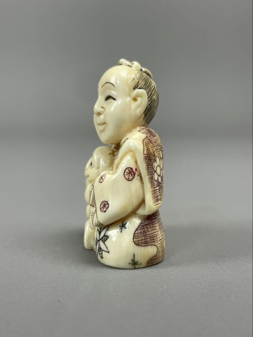 カバ牙製 根付 犬を抱く唐子 提物 骨董品 古美術 置物 天然素材