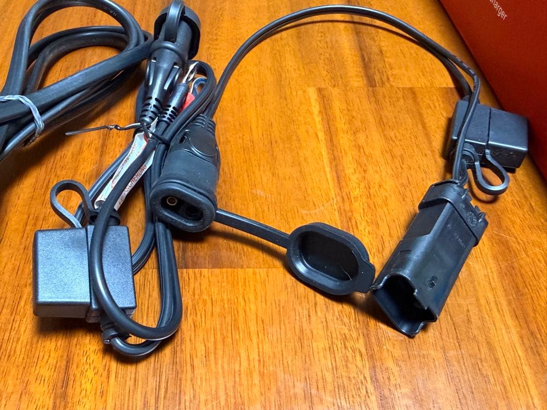 ドゥカティ 純正 バッテリーチャージャー アダプター付 充電器 69928471