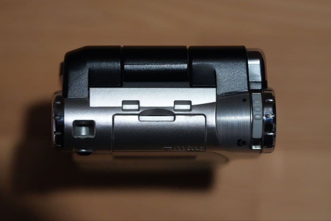 ドコモ FOMA P900iV クラウドブラック FF7ACストラップ付