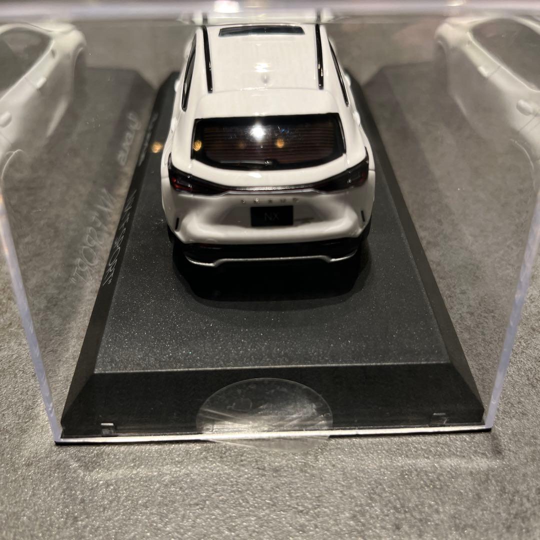 レクサス　Lexus NX F SPORT ホワイトミニカー 1/43