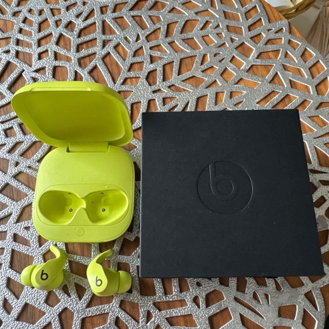 イエロー ワイヤレスイヤホン 充電ケース付き