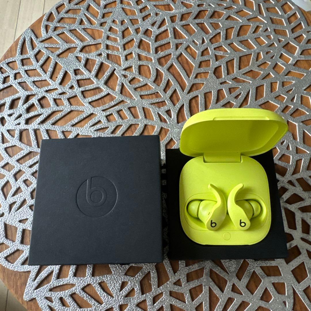 イエロー ワイヤレスイヤホン 充電ケース付き