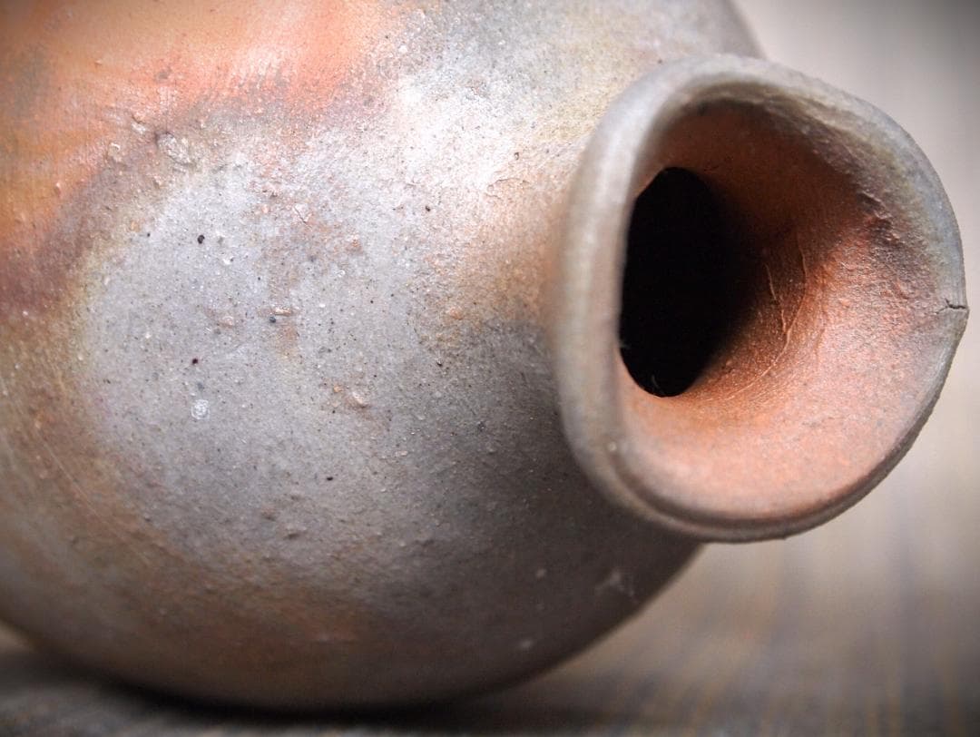 人気作家★中村和樹【師：中村真・中村六郎】★備前【窯変】徳利①★共箱・布