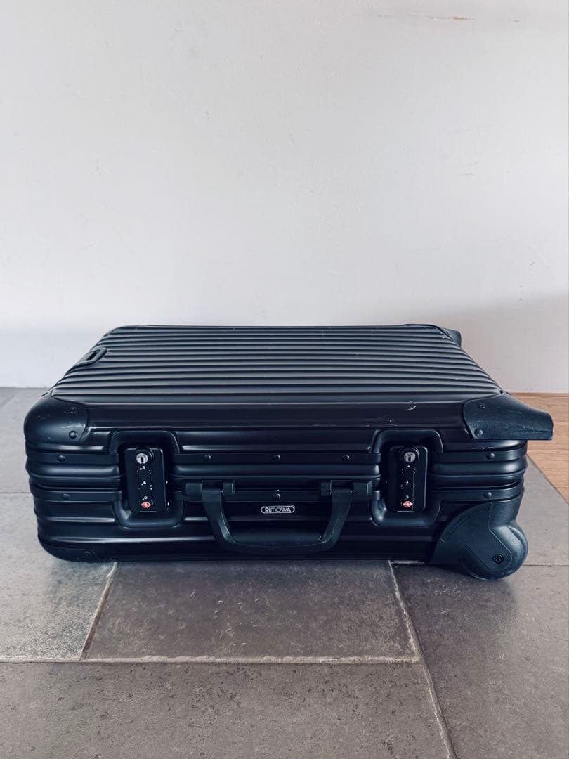 ユナイテッドアローズ別注 RIMOWA topas stealth 機内持込可