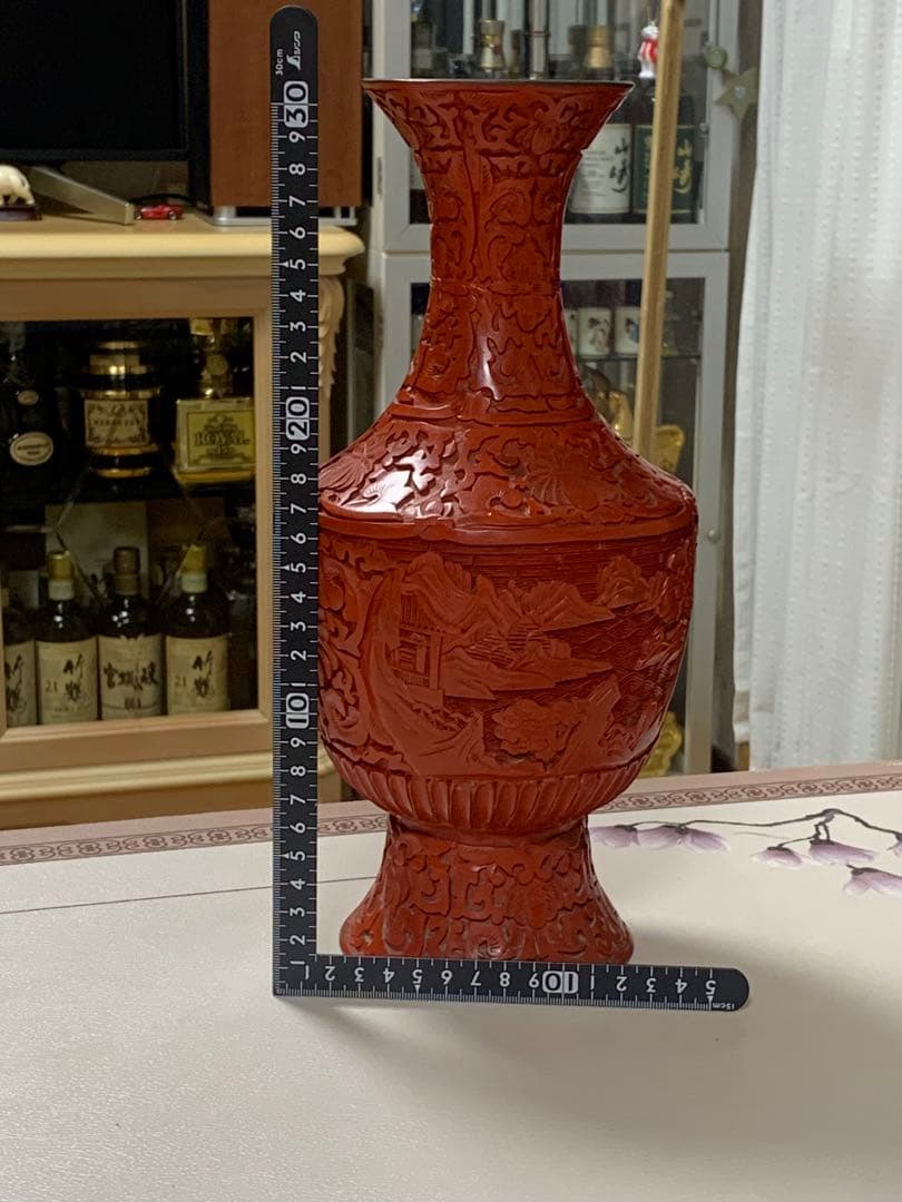 堆朱赤色の彫刻漆器風景花瓶高さ30cm以上