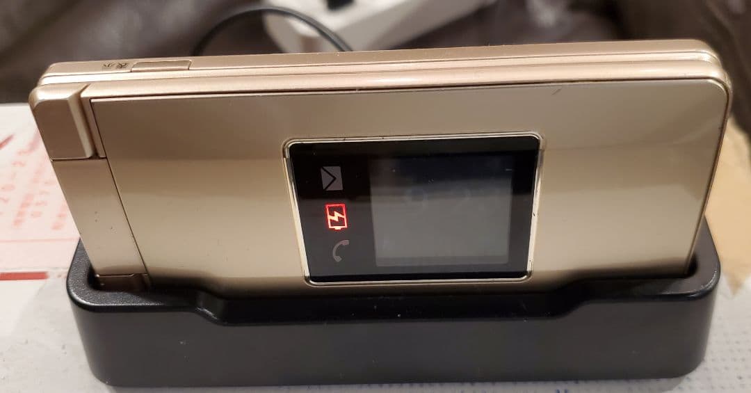 T*a様 かんたん携帯10 NP807SH ゴールド 折りたたみ携帯電話