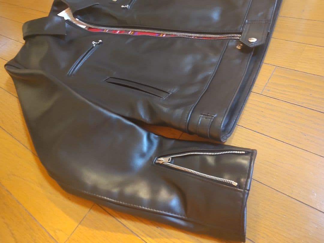 新品未使用品ルイスレザードミネーター タイトフィット