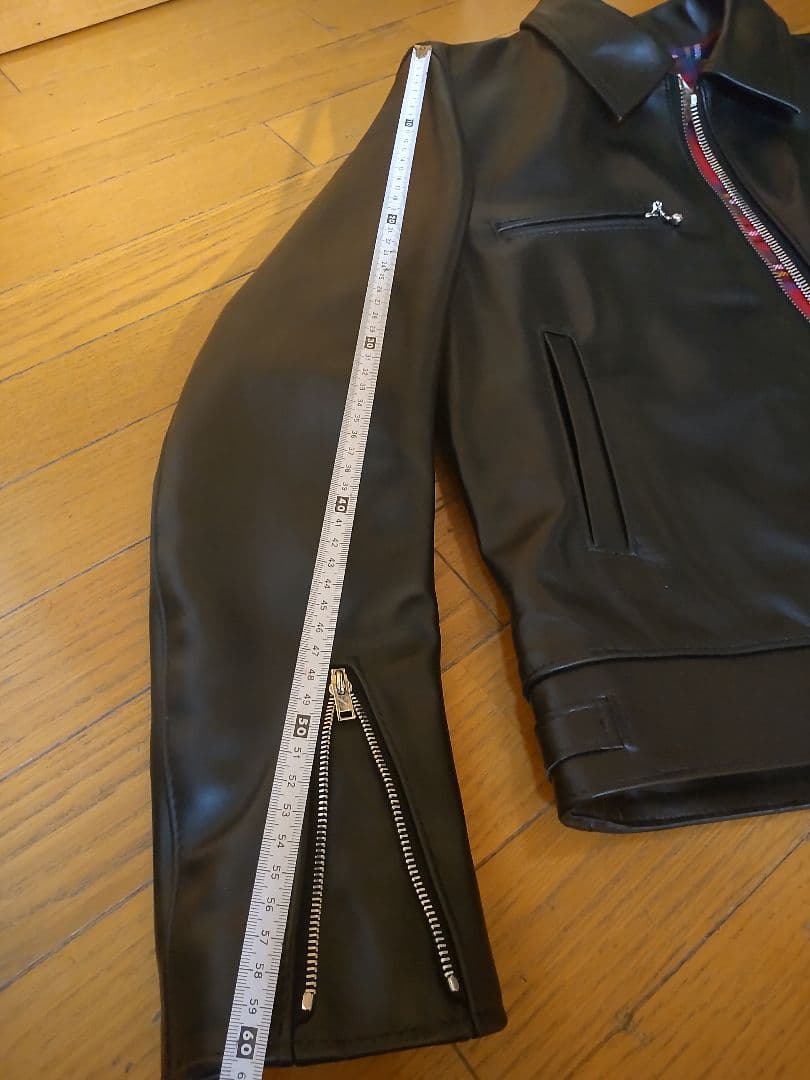 新品未使用品ルイスレザードミネーター タイトフィット