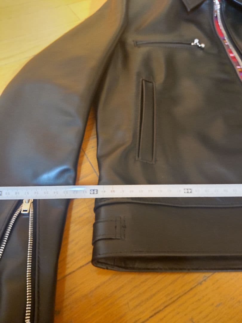 新品未使用品ルイスレザードミネーター タイトフィット