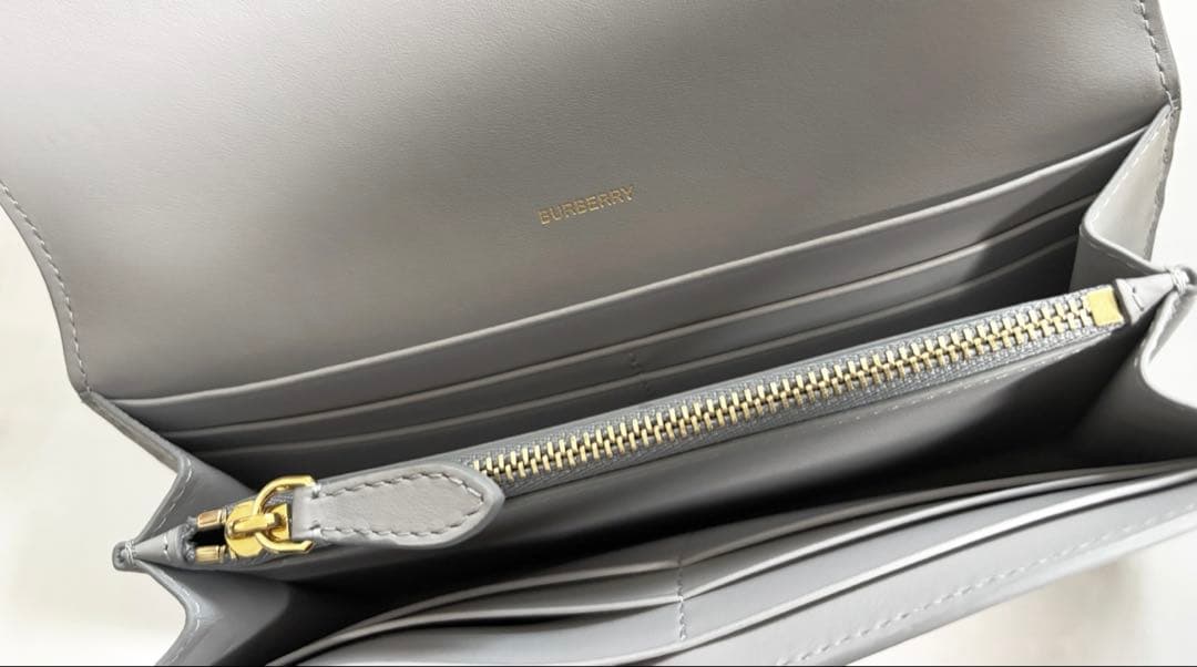 【新品未使用】バーバリーTBロングウォレット