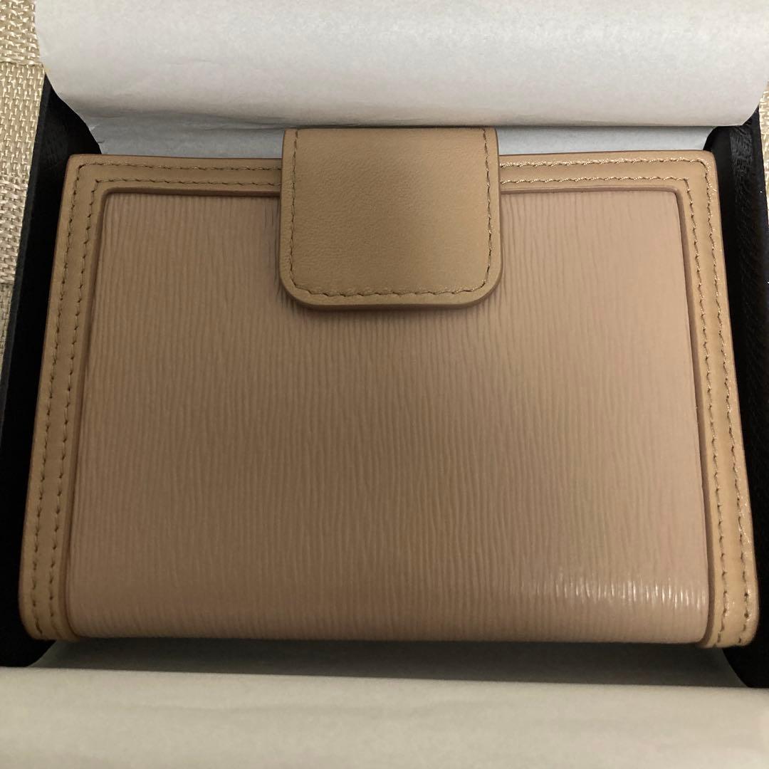 PRADA ベージュ折りたたみ財布