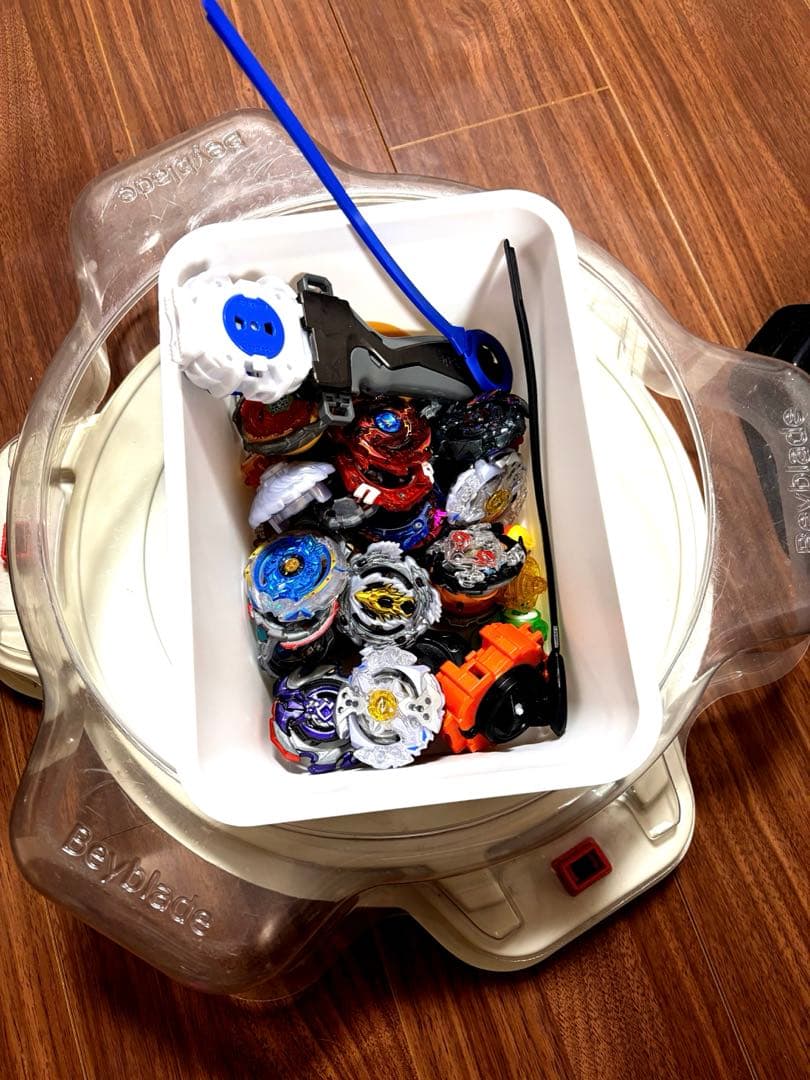 スポーツトイ・アクショントイ BeyBlade 2 Stadium + Piece set