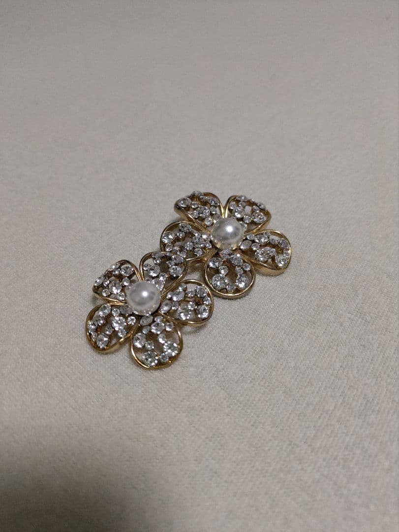 René 花モチーフ ブローチ 2個セット