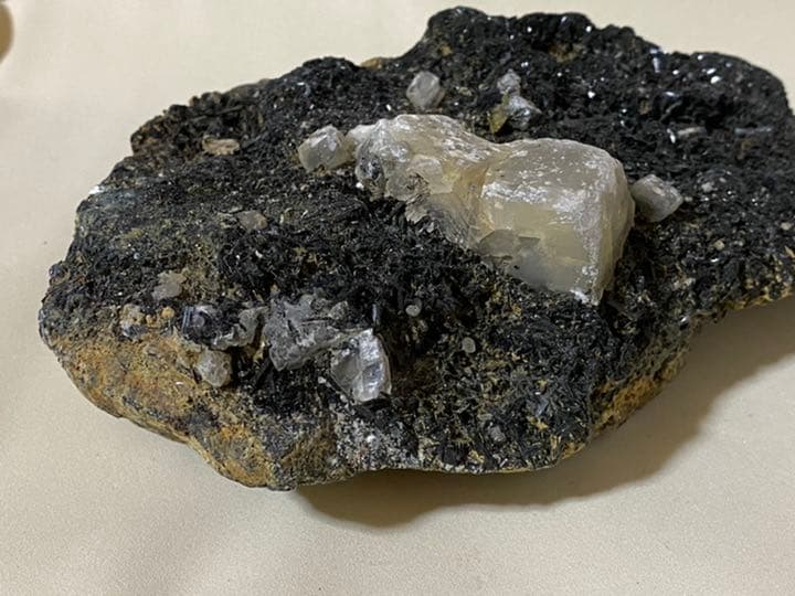 骨水晶　bone quartz  緑簾石　661g