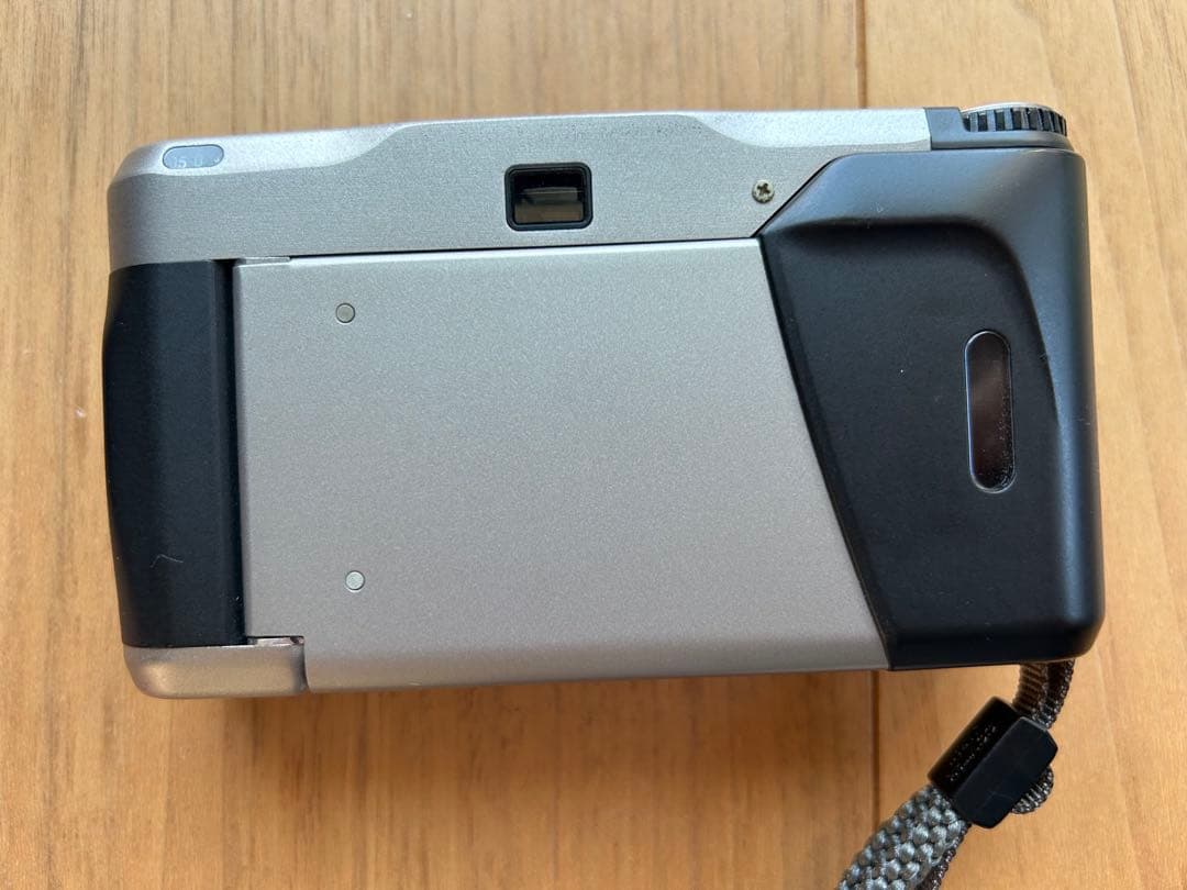 CONTAX T2 フィルムカメラ シルバー　目黒蓮ドラマ使用色違いコンタックス