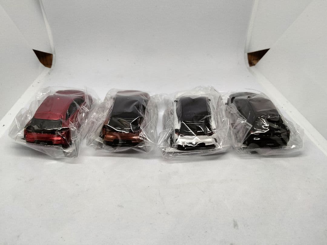 トヨタ　クラウンスポーツ　かぷえぼ　カプセルトイ　ガチャガチャ　カラーサンプル