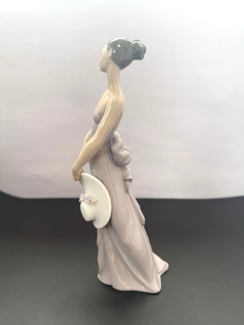 リヤドロ 帽子付花嫁介添人 5598 送料込み