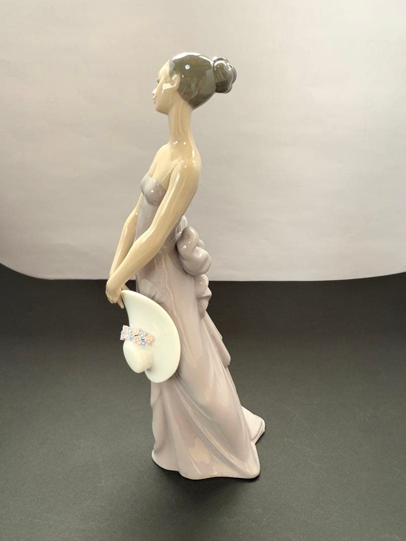 リヤドロ 帽子付花嫁介添人 5598 送料込み