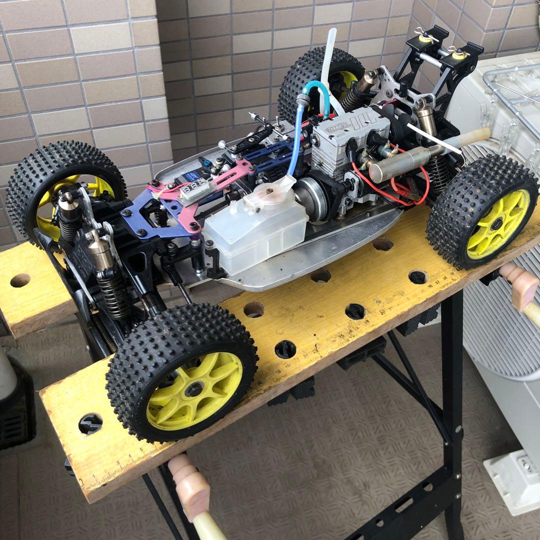 京商インファーノ　2気筒ニトロエンジン搭載