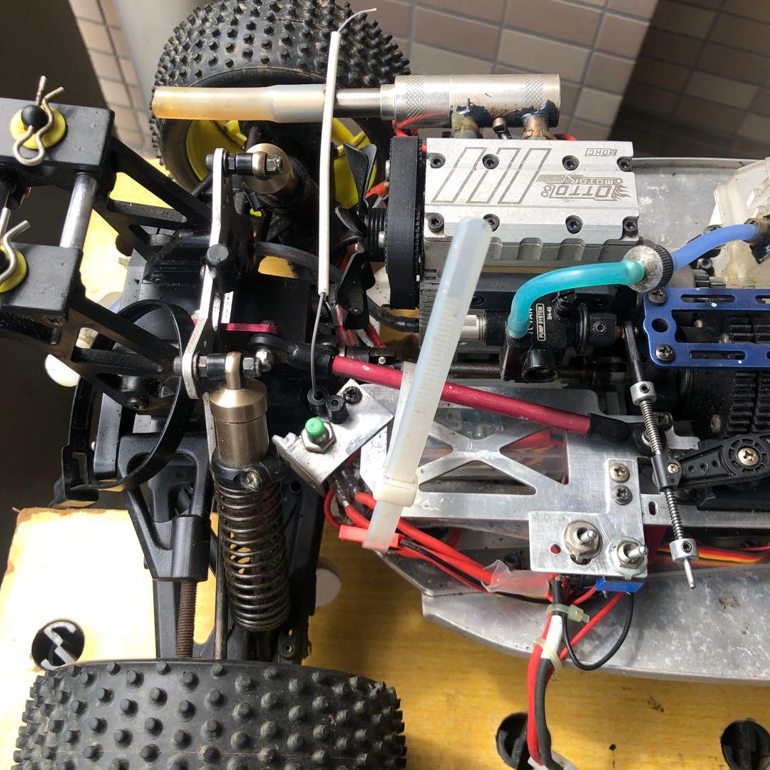 京商インファーノ　2気筒ニトロエンジン搭載