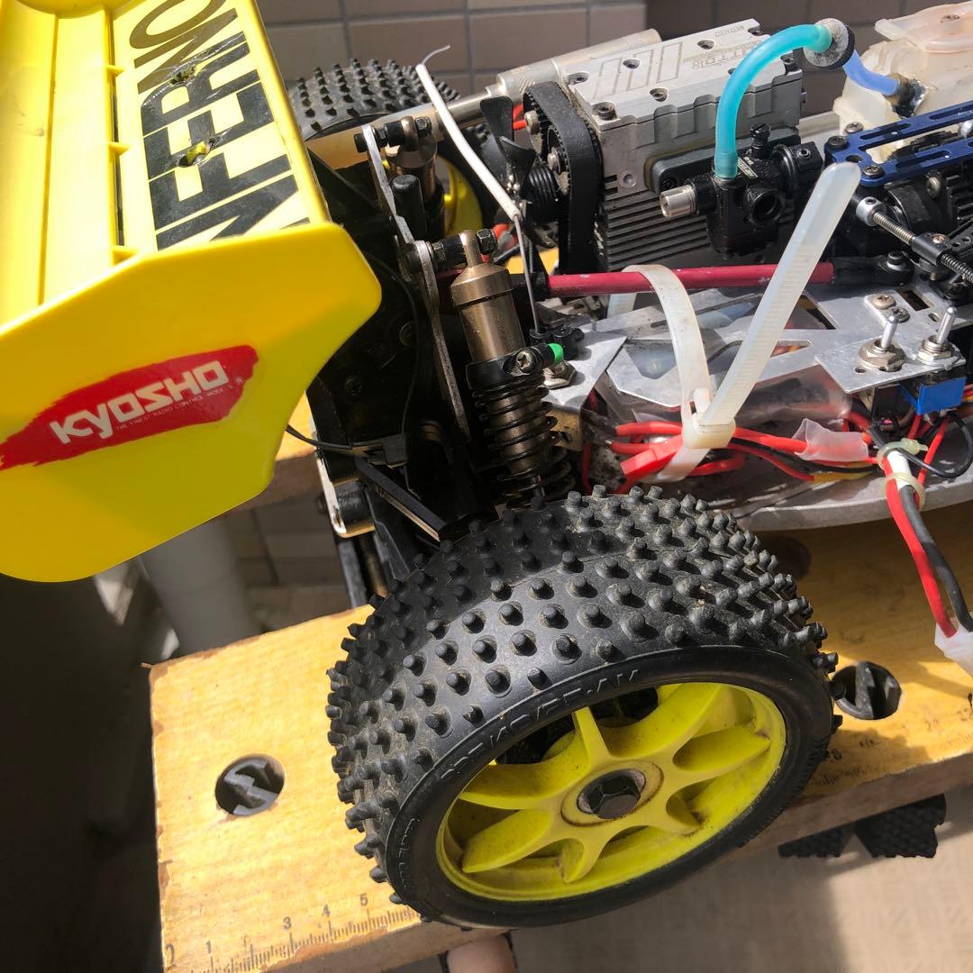 京商インファーノ　2気筒ニトロエンジン搭載