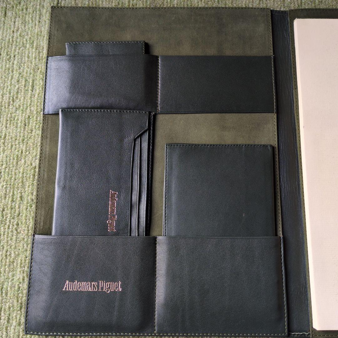 Audemars Piguet ダークグリーン のカバー付きノートセット　非売品