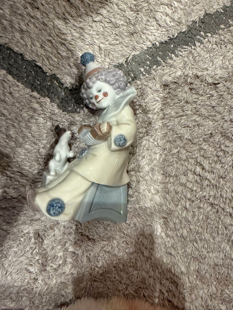 LLADRO（リヤドロ）の陶器人形 「アコーディオンを持つピエロ」