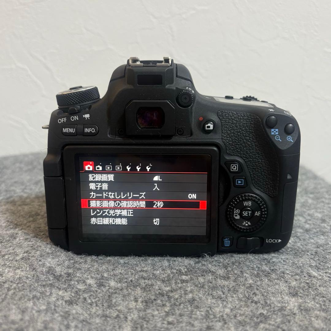 デジタル一眼レフ　Canon EOS 8000D