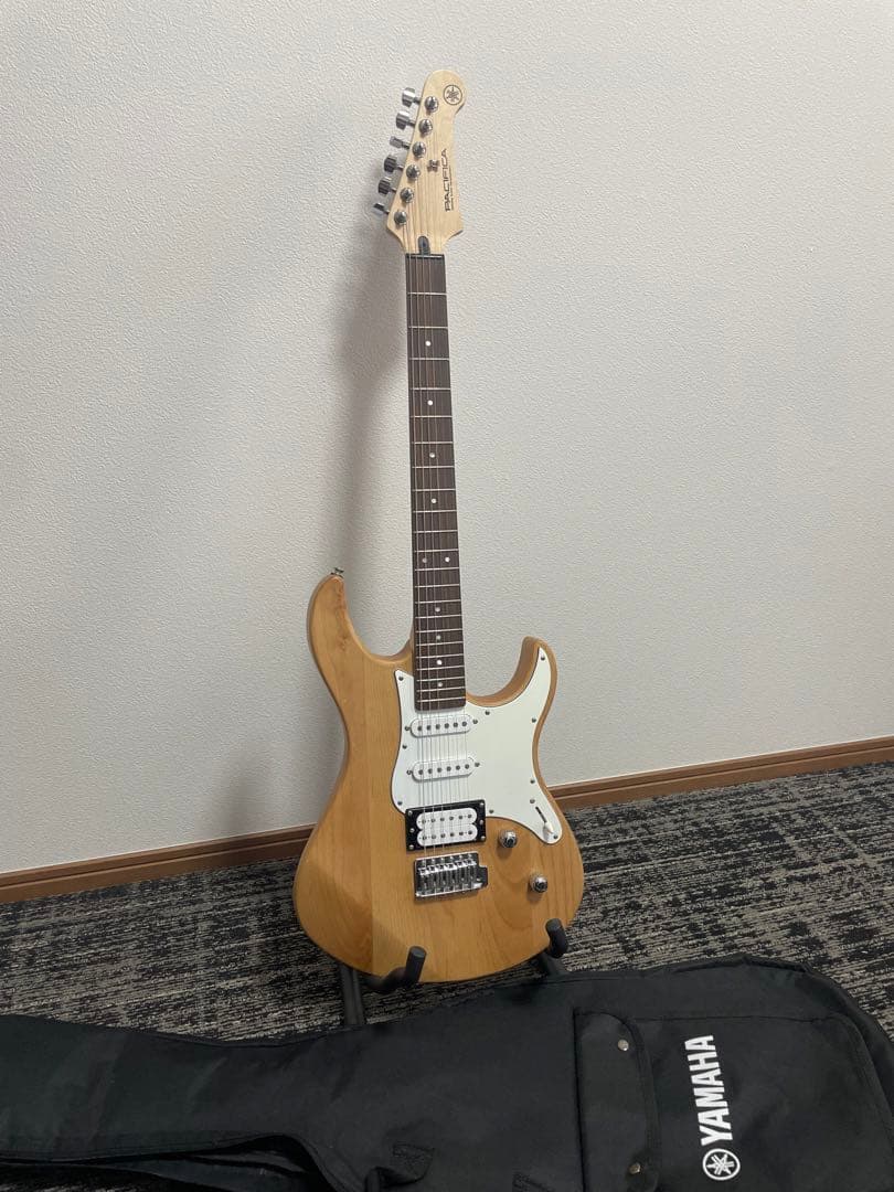 美品【YAMAHA】パシフィカ PAC112V 人気のイエローナチュラルサテン