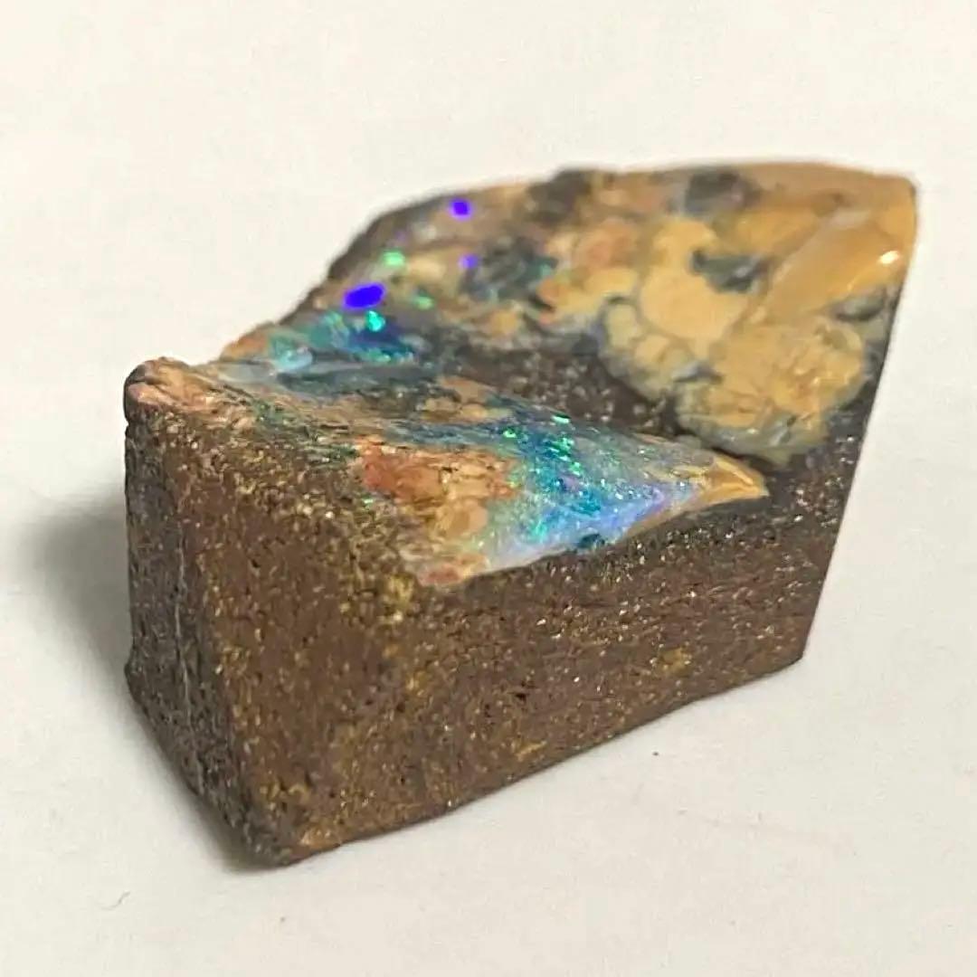 ボルダーオパール　母岩付き原石　59.5ct