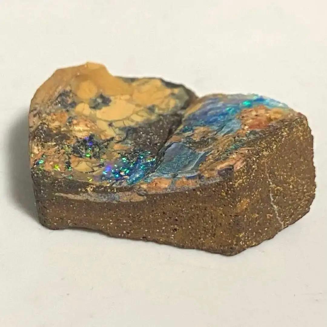 ボルダーオパール　母岩付き原石　59.5ct