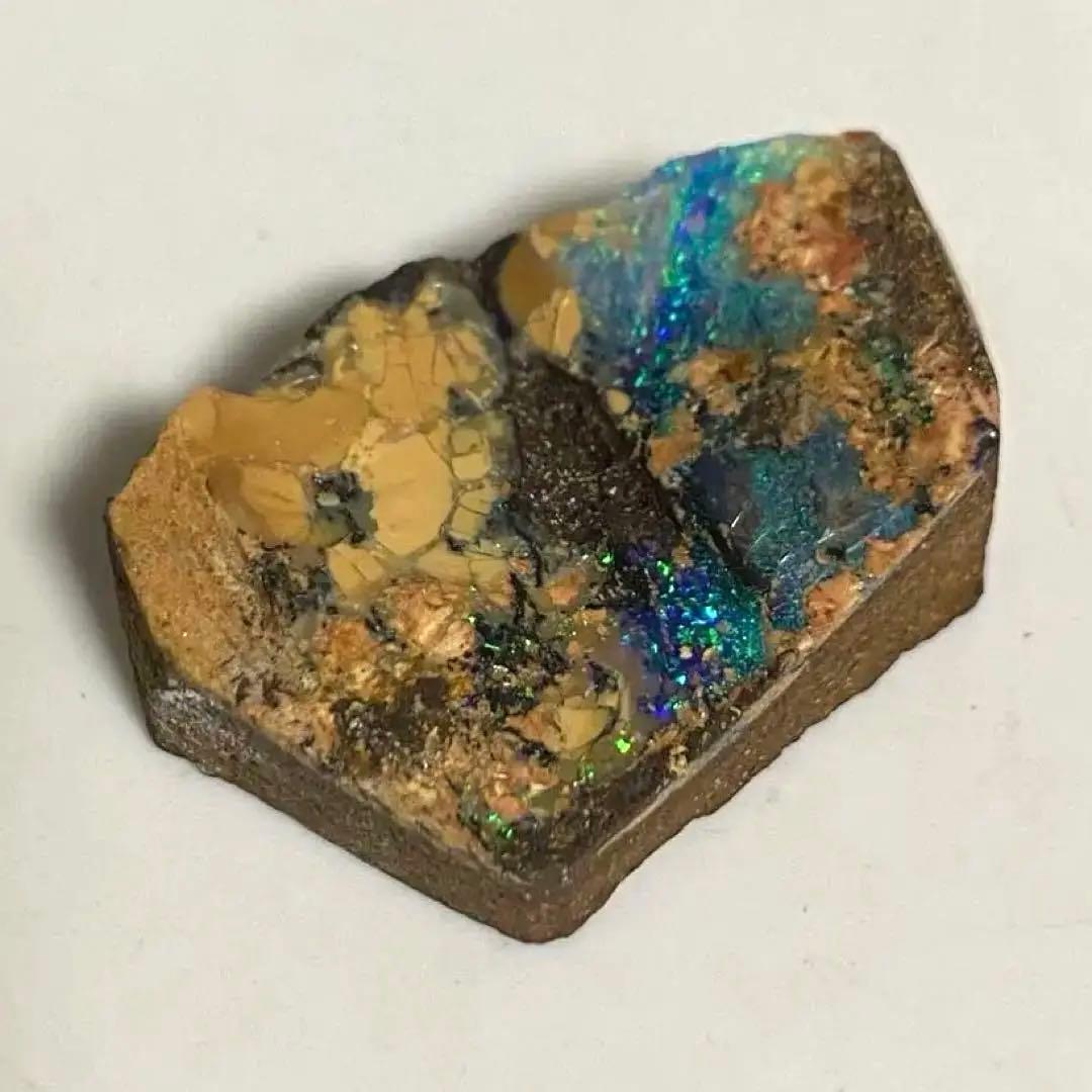 ボルダーオパール　母岩付き原石　59.5ct