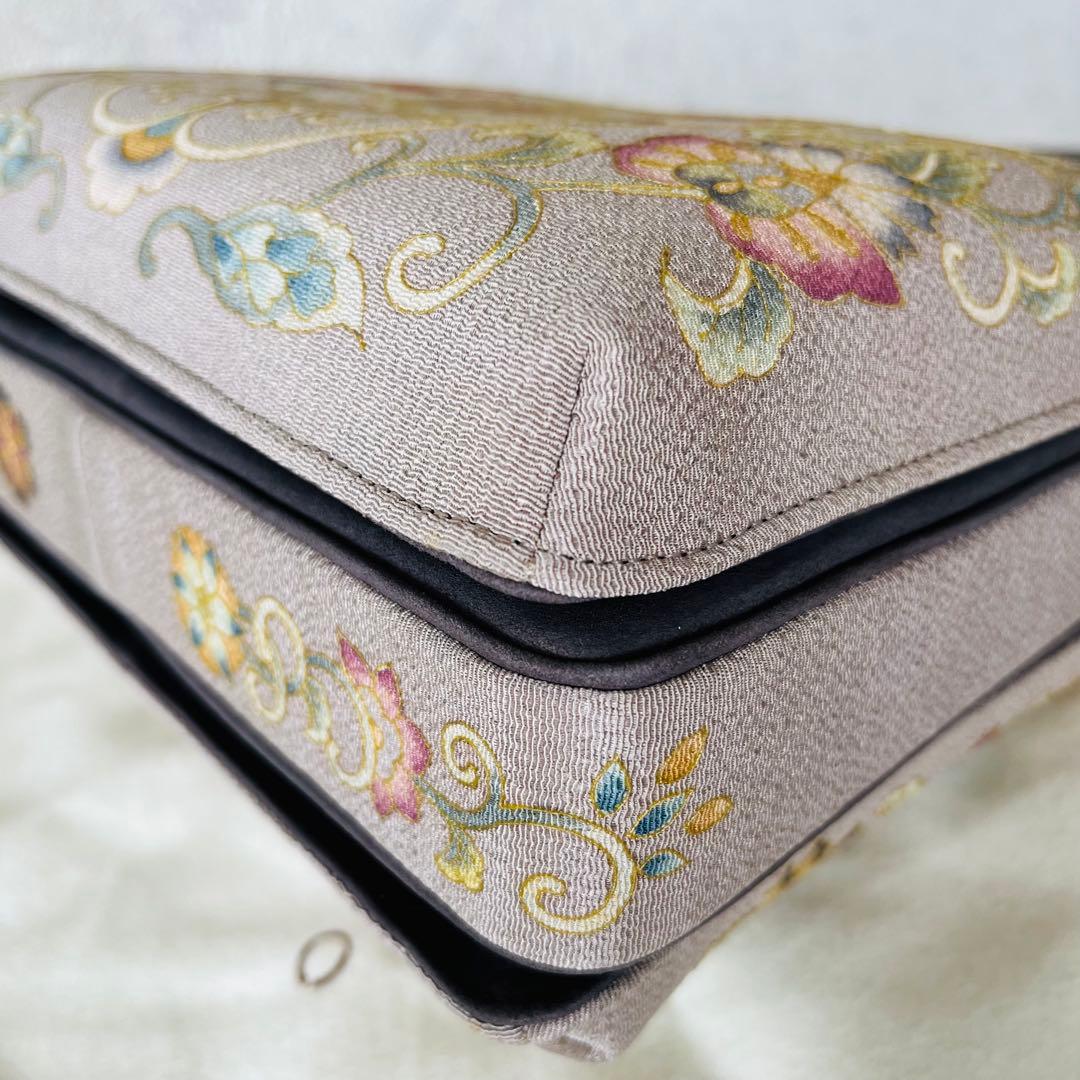 【極美品】オカジマ　皇室御用達　和装バッグ　絹100% 保存袋　利休　花柄　刺繍
