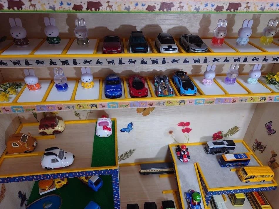 トミカ木製手作り駐車場（ビッグイエロ－）BY04