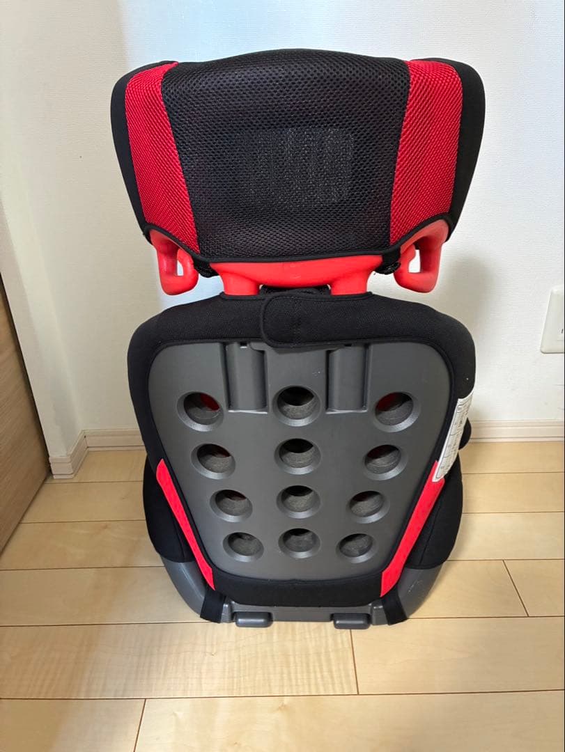 AILEBEBE ジュニアシート 黒/赤。