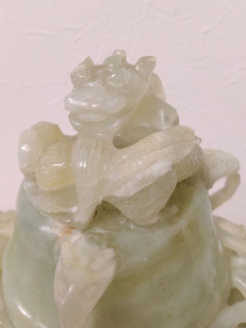 翡翠玉石香炉彫刻台座付き置物