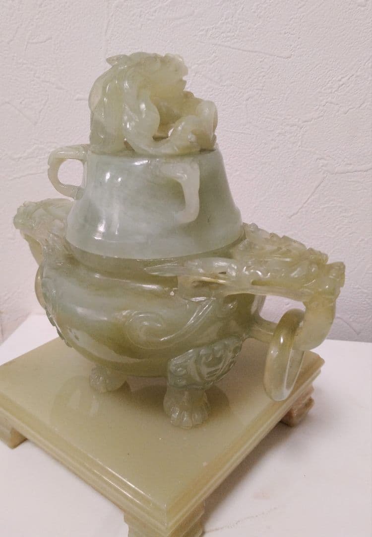 翡翠玉石香炉彫刻台座付き置物