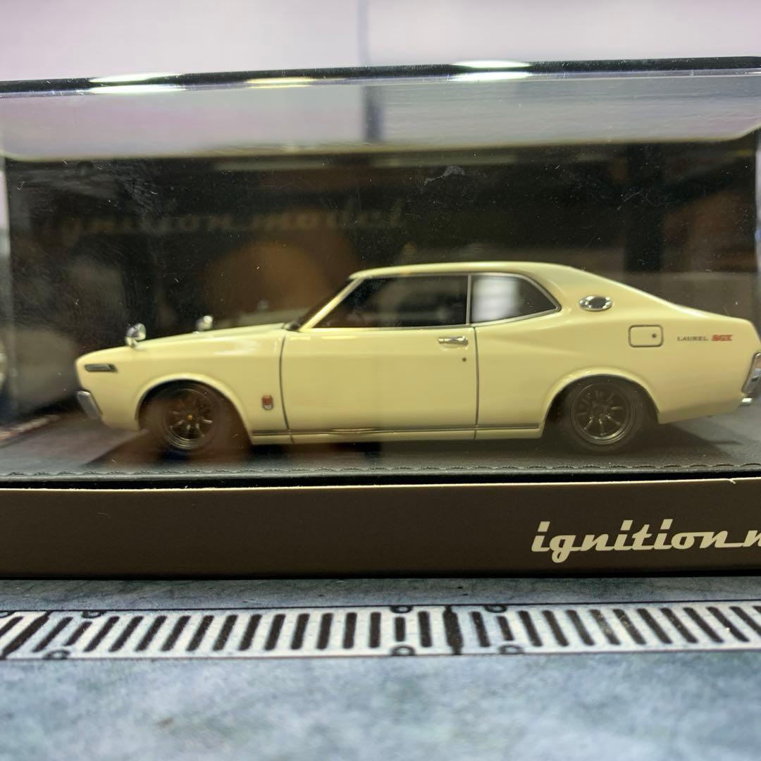 イグニッションモデル　1/43 NISSAN ローレル