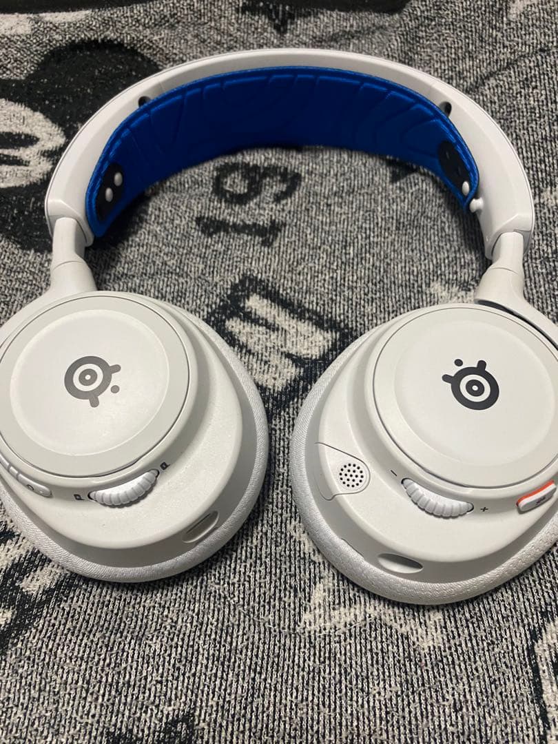 SteelSeries Arctis Nova 7pワイヤレスヘッドホン 白