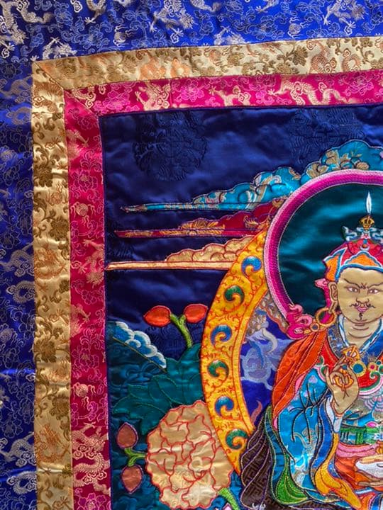 ブータン雑貨　刺繍タンカ　グルリンポチェ　92×158cm